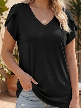 V Neck Petal Short Sleeve T Shirt 1X Black